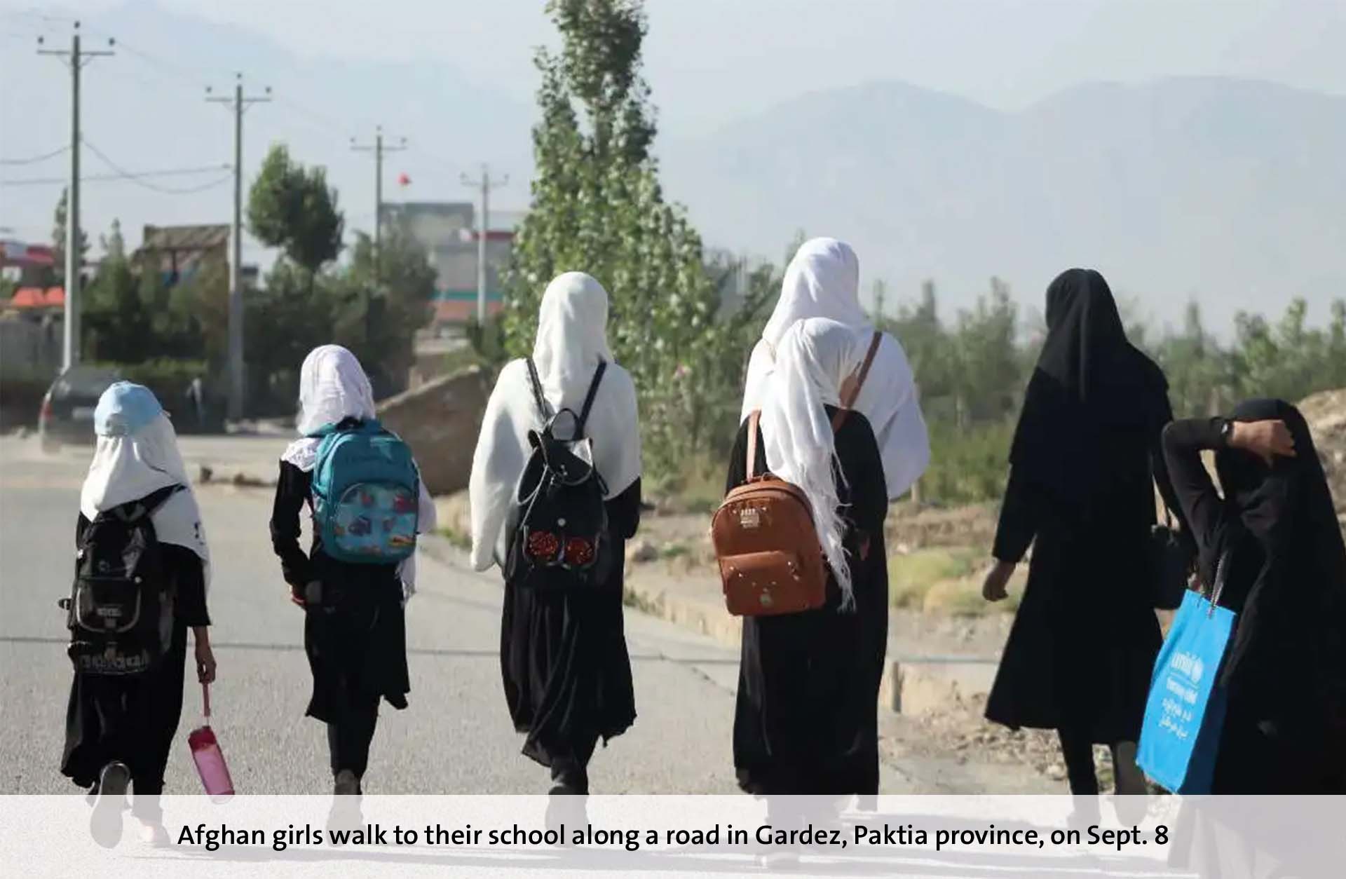Afghan Girls going to school 
